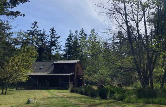 Pet-Friendly 3-Bedroom Home with Beach Access photos photos