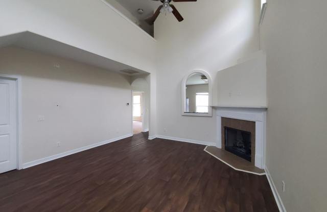 Located in the Heart of Richmond Hill. $1,000 OFF FIRST FULL MONTH’S RENT WITH AN ACCEPTABLE APPLICATION & CREDIT. Gallery 4