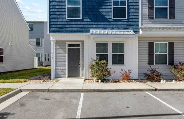 3 Bedroom Townhome each with en-suite bathroom! photos photos