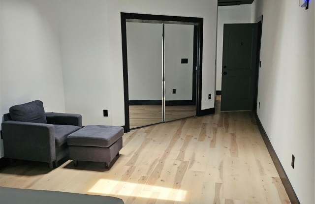 1002 Crawford Road Gallery 3