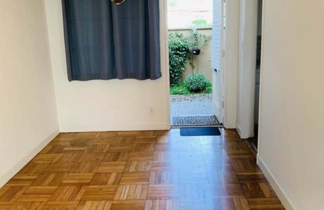 5189 VILLAGE Green Gallery 4