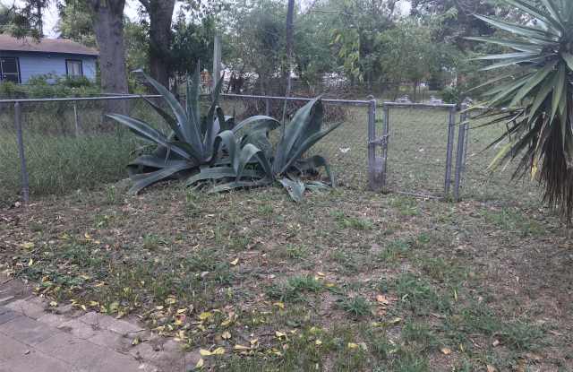 419 Milam Gallery 2