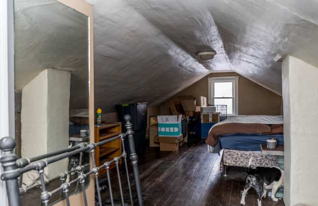 Centrally located bungalow! Gallery 3