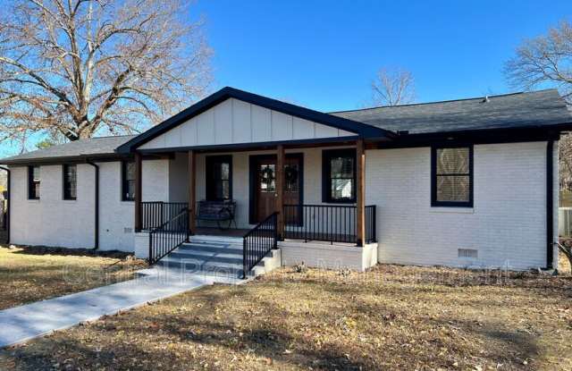 204 Woodfield Ave - 204 State Road S-23-293, Fountain Inn, SC 29644