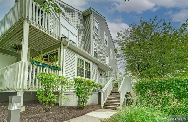 7  Fox Run Drive - 7 Fox Run Drive, Englewood, NJ 07631