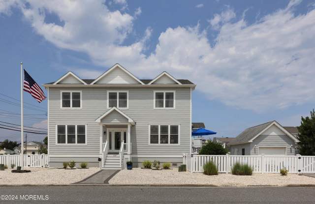 1607 Baltimore Avenue photos photos