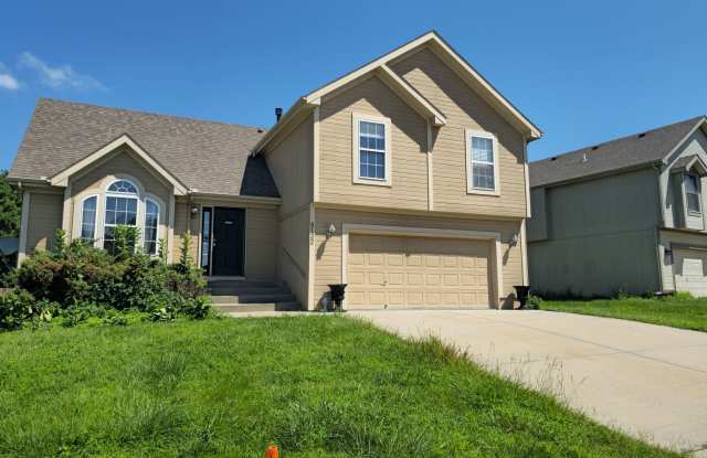 READY FOR MOVE-IN!! HUGE Northland 4 Bed 2.5 Bath 2 Car garage!! photos photos