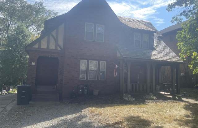 772 Woodlawn Ave photos photos