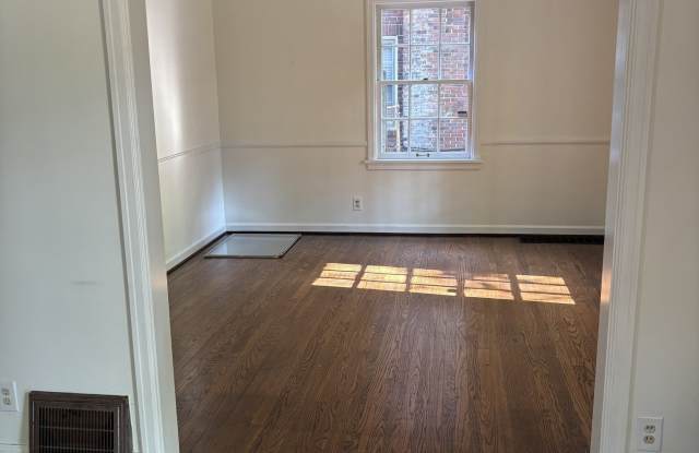 4702 N Capitol Avenue Gallery 4