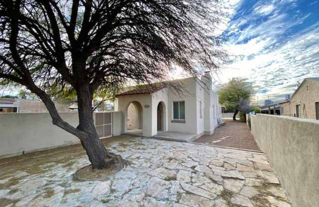 Gorgeous Sam Hughes bungalow photos photos