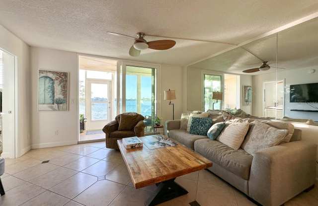 7920 SUN ISLAND Drive S Gallery 3