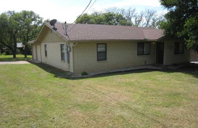 1129 Nancy Beth Dr - 1129 Nancy Beth Drive, Kerrville, TX 78028