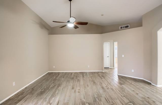 Spacious Home in North East Phoenix Gallery 3