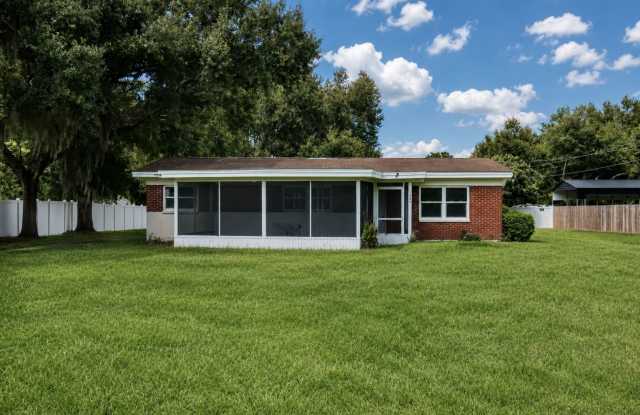 3 Bedroom, 1 Bathroom Home for Rent in Plant City! Gallery 1