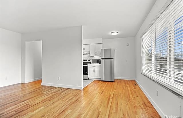 4820 BRIARWOOD Avenue Gallery 2