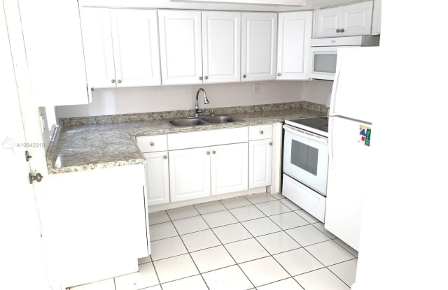 5201 NW 18th St - 5201 Northwest 18th Street, Lauderhill, FL 33313