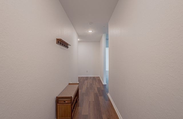 13727 Barn Door Gallery 3