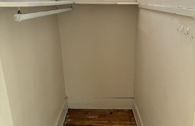26 East Sebree Street Gallery 4