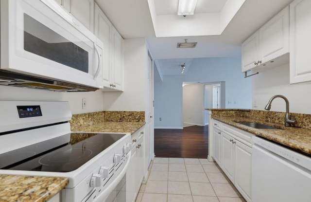 400 CRESTWOOD Court N Gallery 1