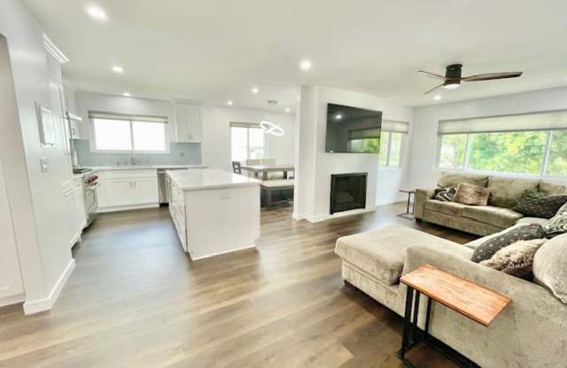 Beautiful 2/2 condo with Dream Kitchen remodel photos photos