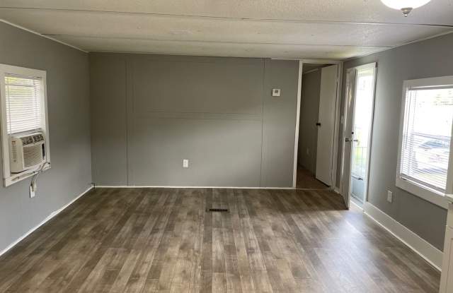 2 BDRM 1 BA SINGLEWIDE MOBILE HOME, WINDOW AC/ ELECTRIC FURNANCE Gallery 4