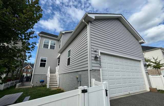 Clarksburg SF 5 bed + 4FB TOP 2 LEVELS ONLY Gallery 4