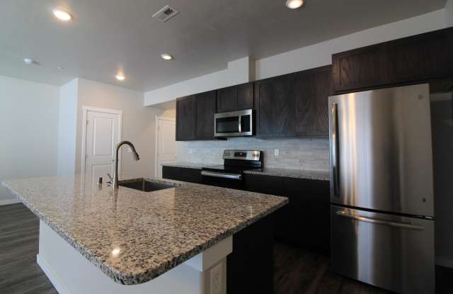 589 S Quillan Place - 589 South Quillan Place, Kennewick, WA 99336