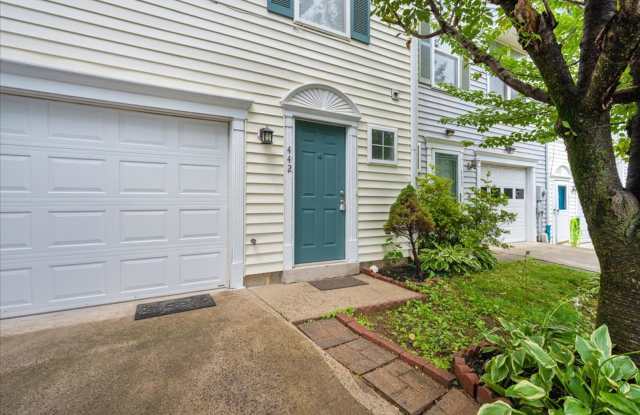 Garage Townhouse For Lease photos photos