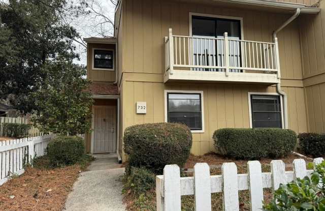 732 Hanover LN SE - 732 Hanover Lane Southeast, Marietta, GA 30067