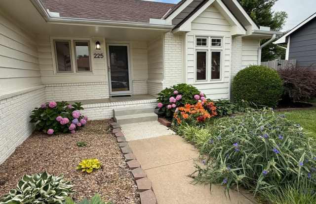 Spacious 3 Bedroom, 2 Bath - Your Derby Home Awaits! photos photos