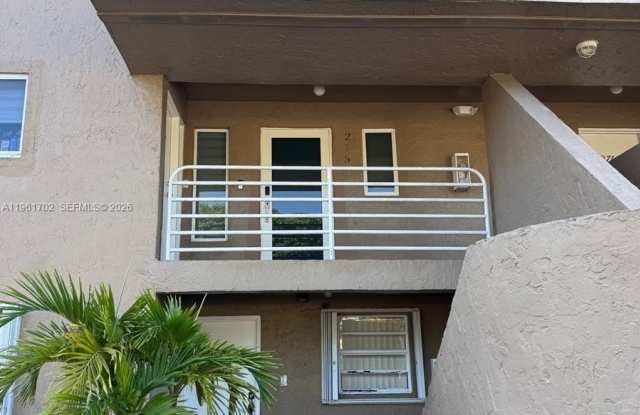 2758 W 60th St photos photos