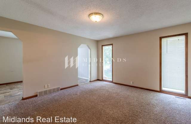 8410 S 142nd Avenue Gallery 4