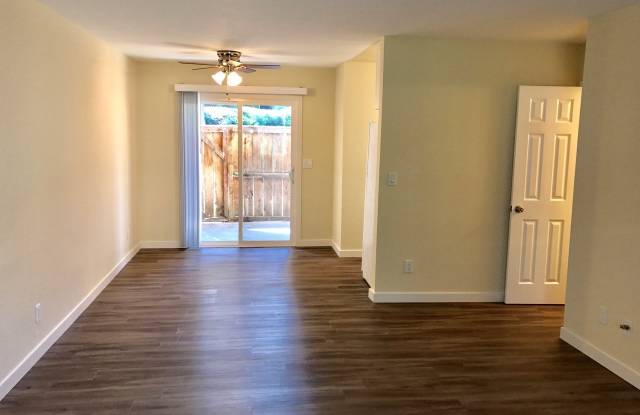 FOR RENT -  Beautifully Remodeled 3Br/1.5Ba 1215 Sf Townhouse In Penasquitos Pines Gallery 3