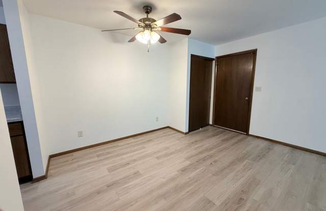 Remodeled Hartland 2 Bedroom Apartment! Gallery 4