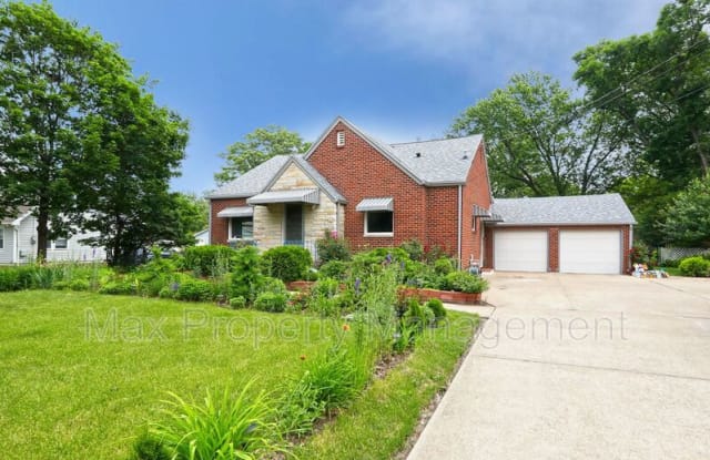 2721 Westover Blvd - 2721 Westover Boulevard, Des Moines, IA 50322