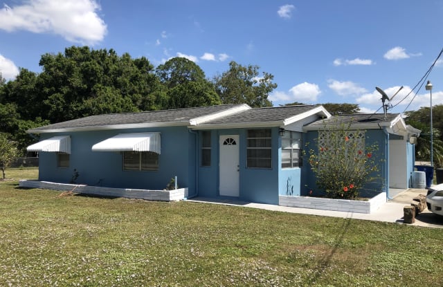 1464 Piney Road - 1464 Piney Road, North Fort Myers, FL 33903