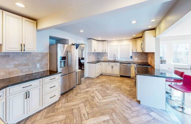 Gorgeous 4-Bed 2-Bath in Beaver Hills photos photos Gorgeous 4-Bed 2-Bath in Beaver Hills photos photos