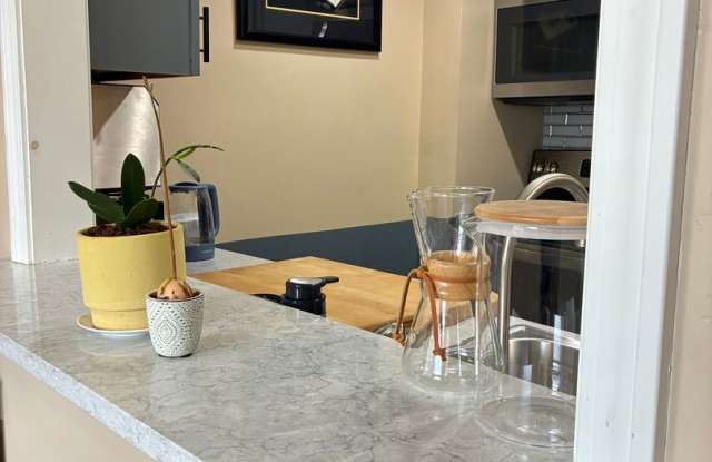 Wonderful 2 bedroom townhouse with heat included! photos photos