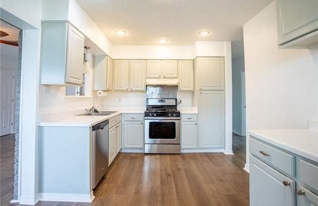 705 N LESTER Avenue photos photos