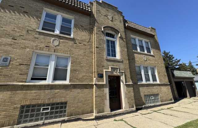 2510 N Leclaire Avenue photos photos