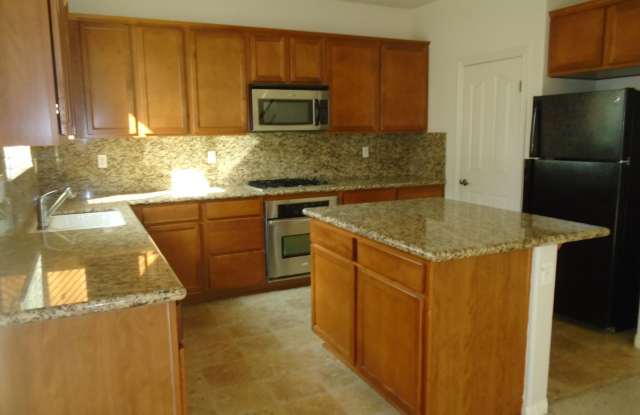 GATED COMMUNITY ! Gallery 4