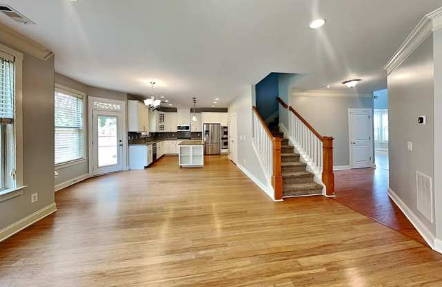 2110 Old Georgian Ter NW Gallery 3