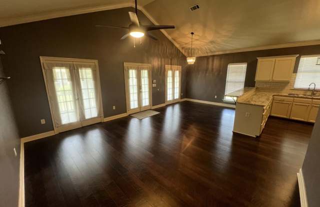 Spacious 3-Bed, 2-Bath Upstairs Unit with Pond View – Arlington Plantation photos photos