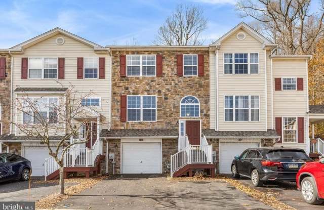 271 YORKTOWN COURT Gallery 1
