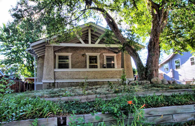 2 bed 1 bath house just west of DU photos photos