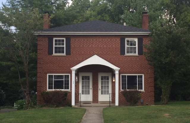 54 Woodlawn Ave - 2 photos photos