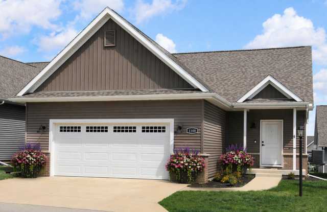 House with 2bd/2Bath/2Car Garage.  Reserve Mahomet Gallery 1
