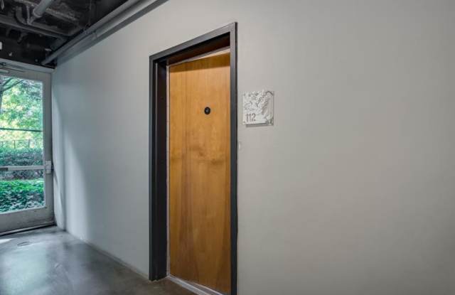 675 GREENWOOD Avenue NE Gallery 4