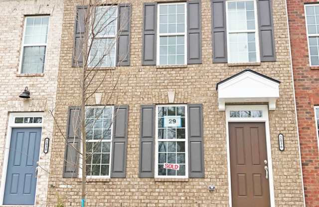 Gorgeous luxury 2BD/2.5BA M'boro townhome w/garage, washer/dryer, across from MTSU! photos photos