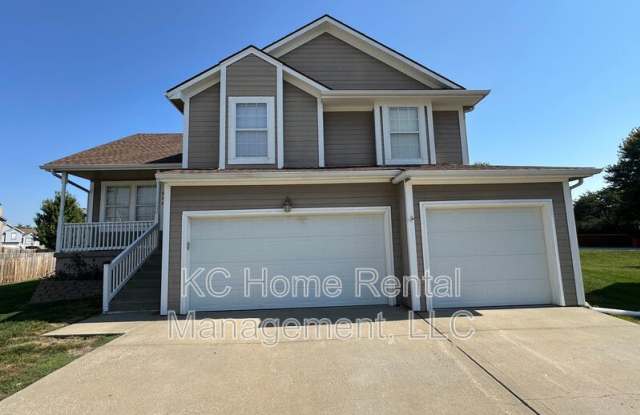 826 SE 13th Ter - 826 Southeast 13th Terrace, Lee's Summit, MO 64081